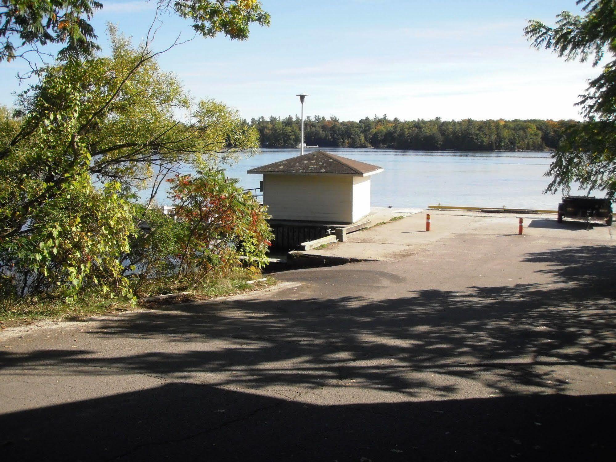 Capricorn Motel Royale 1000 Islands Lansdowne Luaran gambar