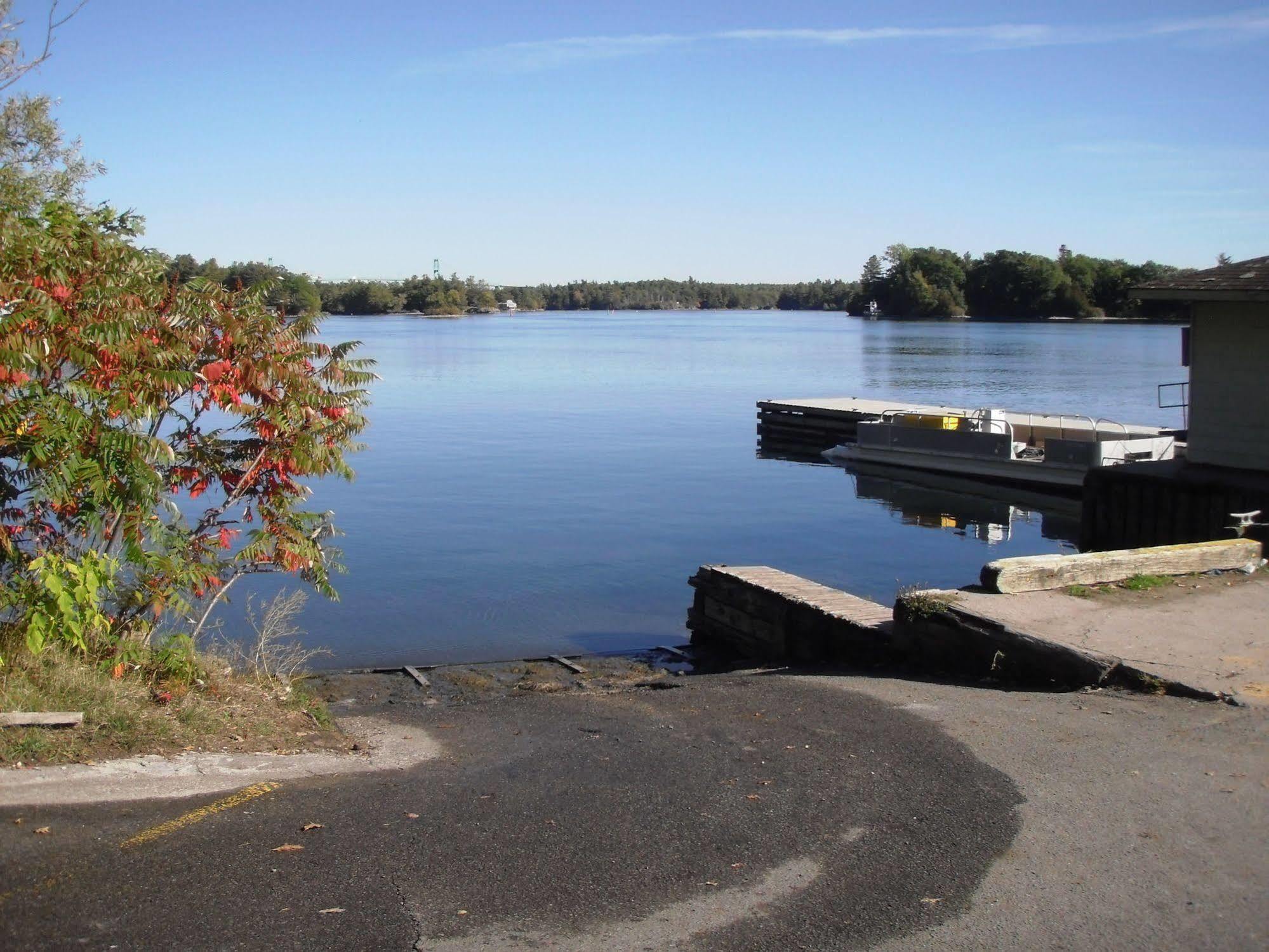 Capricorn Motel Royale 1000 Islands Lansdowne Luaran gambar